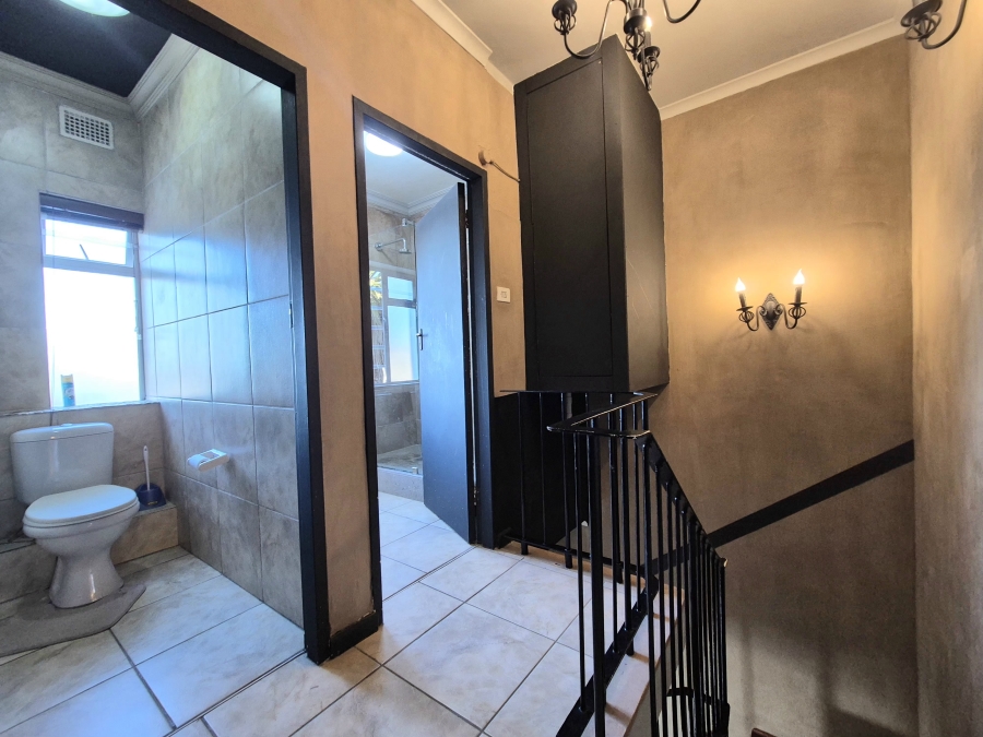 3 Bedroom Property for Sale in Wynberg Upper Western Cape